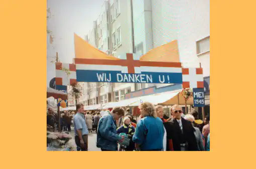 Bevrijdingsfeest in winkelcentrum Loosduinen