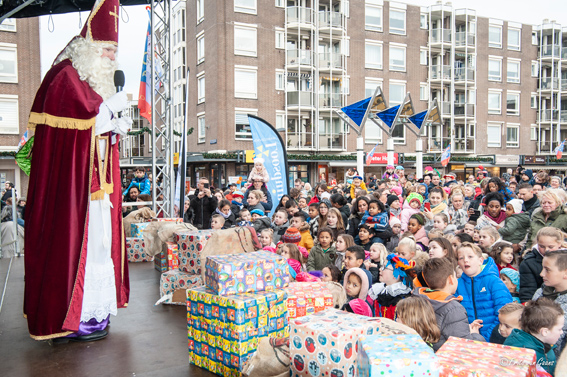 Sint in winkelcentrum Loosduinen