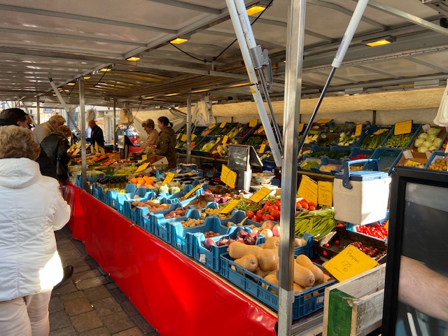 Weekmarkt in Loosduinen